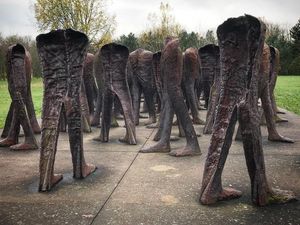 Foto: Patung Tanpa Kepala di Polandia, Unik atau Seram?