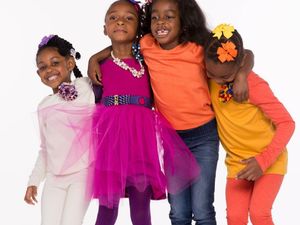 Keren! Di Usia 7 dan 3 Tahun, Dua Bocah Ini Jalani Bisnis Online