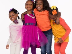 Keren! Di Usia 7 dan 3 Tahun, Dua Bocah Ini Jalani Bisnis Online