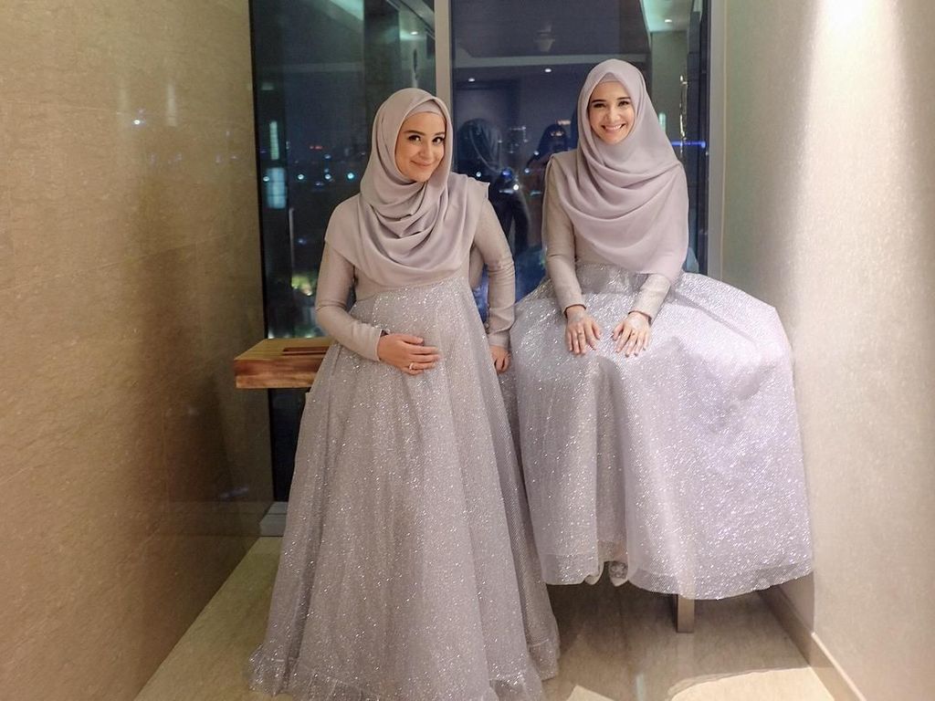 Shireen Sungkar Nangis Saat Tahu Zaskia Sungkar Hamil Shireen Sungkar Nangis Saat Tahu Zaskia Sungkar Hamil