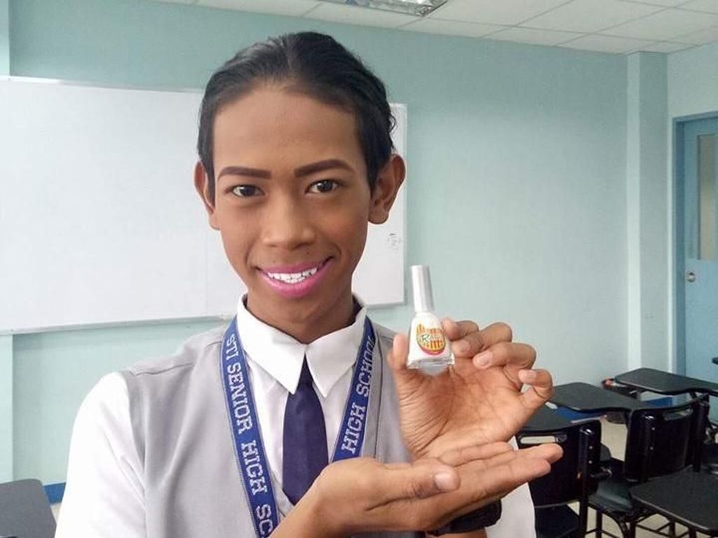 Komentar Dokter Terkait Video Viral Putihkan Gigi Pakai Kuteks Komentar Dokter Terkait Video Viral Putihkan Gigi Pakai Kuteks