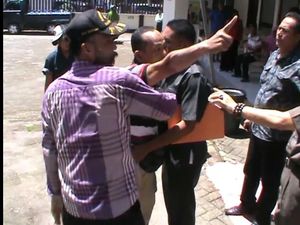 Sidang Pembunuhan Ricuh, Keluarga Terdakwa Mengamuk