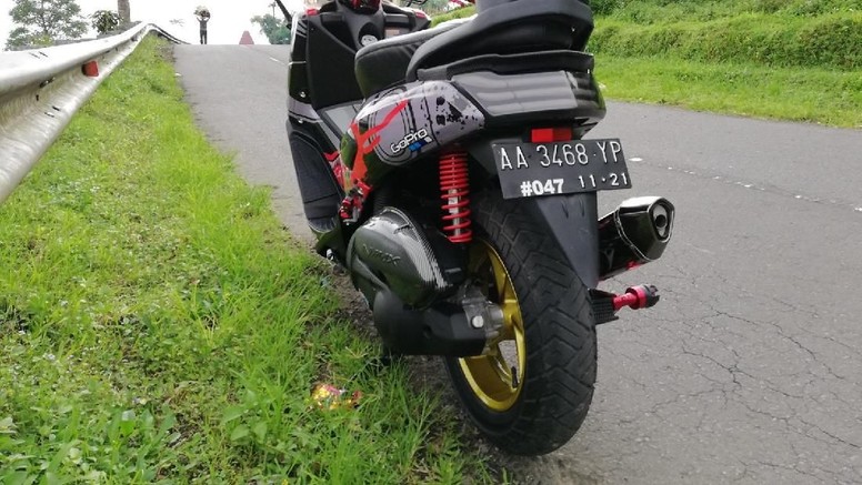 Si Penghuni Garasi Jarang Jalan-jalan