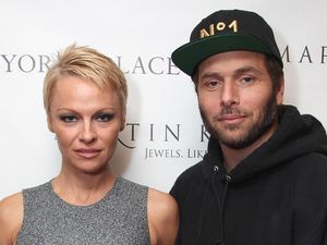 7 Pasangan Artis Ini Dua Kali Kawin-Cerai dengan Orang yang Sama