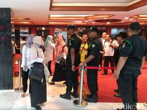 Gedung DPR Kebakaran, Pegawai Disuruh Pulang Gedung DPR Kebakaran, Pegawai Disuruh Pulang
