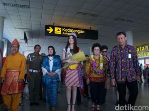 Cantik Berbatik, Putri Indonesia 2018 Pulang Kampung ke Bangka Belitung Cantik Berbatik, Putri Indonesia 2018 Pulang Kampung ke Bangka Belitung