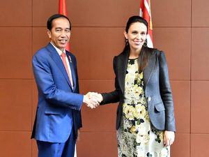 Dubes Klarifikasi Kabar Jokowi Tak Hormati PM Saat di Selandia Baru Dubes Klarifikasi Kabar Jokowi Tak Hormati PM Saat di Selandia Baru