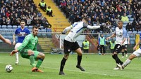 Inilah prosesi gol kedua Icardi ke gawang Sampdoria lewat sebuah tembakan backheel. (Paolo Rattini/Getty Images)