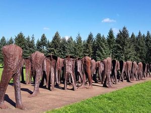Seram, Taman di Polandia Punya 112 Patung Tanpa Kepala