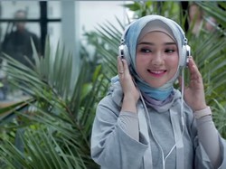 Intip Hijab Style Korea ala Ayu Indriati