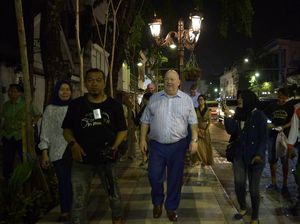 Di Surabaya, Wali Kota Liverpool Nikmati Malam di Jalan Tunjungan