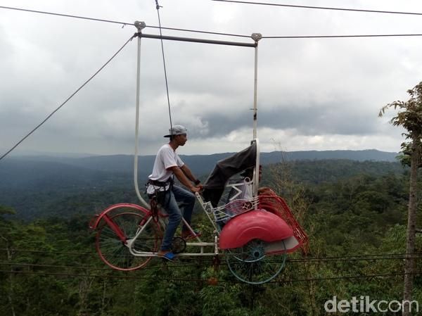 Foto: Naik Becak Terbang Yuk!