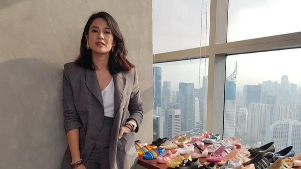 12 Gaya Dian Sastrowardoyo Pakai Koleksi Tas yang Mencapai Rp 1 Miliar