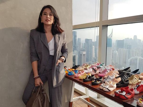 12 Gaya Dian Sastrowardoyo Pakai Koleksi Tas yang Mencapai Rp 1 Miliar