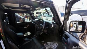 Intip Jeroan Mobil Mewah Milik Bupati Abdul Latief