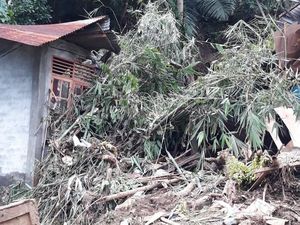 Longsor di Manado, 1 Orang Tewas dan 2 Rumah Rusak Longsor di Manado, 1 Orang Tewas dan 2 Rumah Rusak
