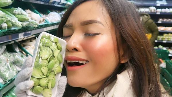 10 Foto Ini Bukti Selebgram Rachel Goddard Doyan Banget Makan