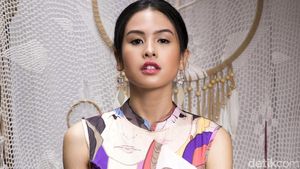 Wajah Serius Maudy Ayunda