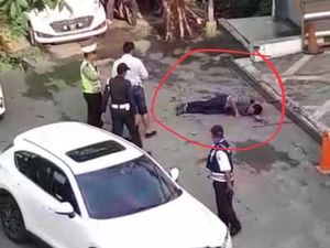 Penampakan Bandar Narkoba Menggelepar Usai Didor di Tepi Jalan