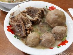 Slurpp! Bakso dengan Paduan Iga dan Sumsum Ada di Sini