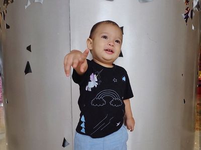 Bocah Ganteng yang Lucu dan Menggemaskan Ini Namanya Arupalaka