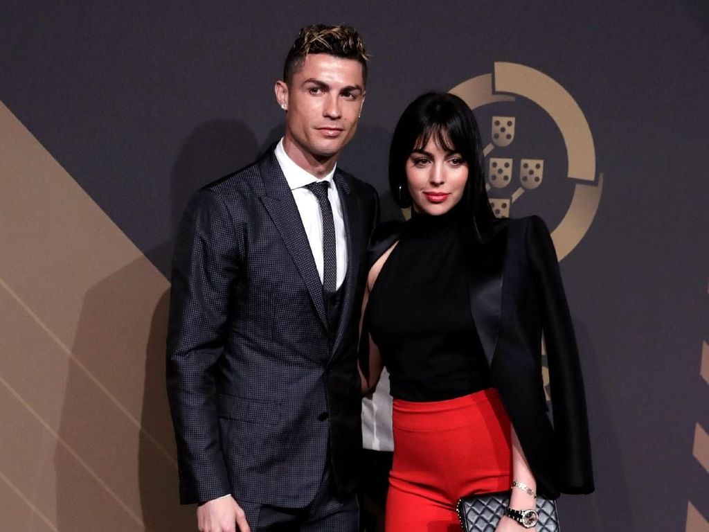 Kekasih Cristiano Ronaldo yang Suka Basah-basahan Kekasih Cristiano Ronaldo yang Suka Basah-basahan