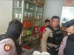 Driver Ojol Diamankan Polisi Usai Beli Pil Penenang Driver Ojol Diamankan Polisi Usai Beli Pil Penenang