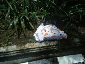 Kejam, Orok Bayi Dibuang Dipinggir Jalan di Yogya Kejam, Orok Bayi Dibuang Dipinggir Jalan di Yogya
