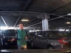 Video Perebutan Tempat Parkir Ini Jadi Viral