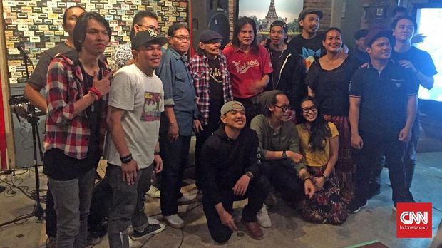 Semua pihak yang terlibat dalam album penghormatan The Rollies bertajuk Salute The Rollies.