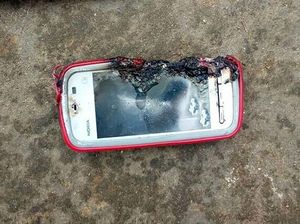Ponsel Nokia Meledak Tewaskan Gadis Remaja Ponsel Nokia Meledak Tewaskan Gadis Remaja