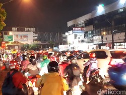 Cicaheum Bandung Sudah Bisa Dilalui, Lalu Lintas Macet Parah
