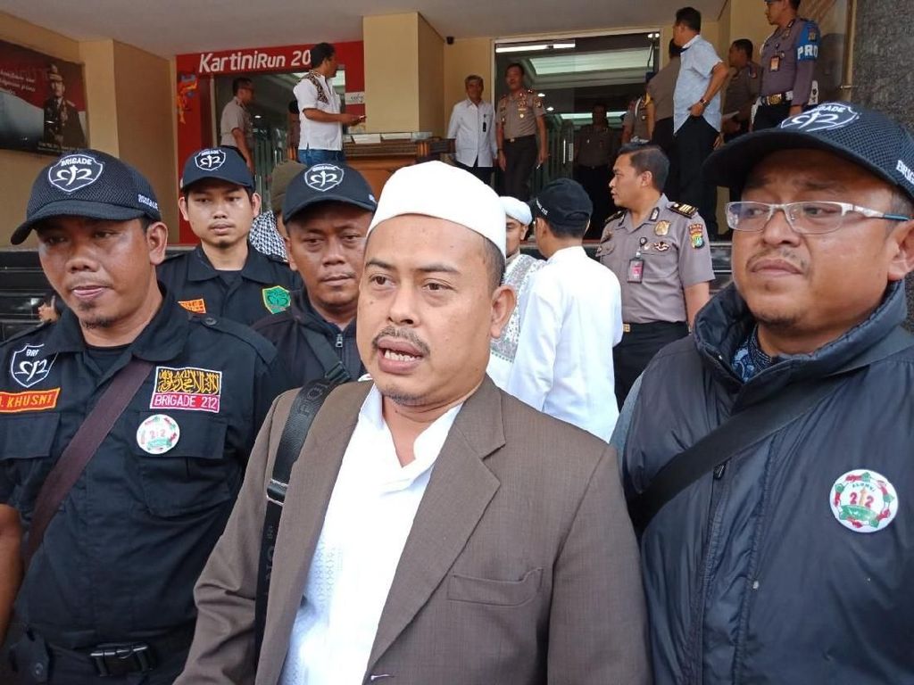 Kapolda Metro Kumpulkan Tokoh Agama Bahas Hoax Penyerangan ke Ulama Kapolda Metro Kumpulkan Tokoh Agama Bahas Hoax Penyerangan ke Ulama