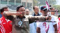 Gaya Imam Nahrawi Memanah