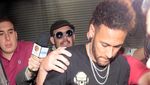 Foto: Cedera Tak Halangi Neymar Berpesta di Brasil