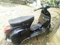 Siswa SMA Kandangin Ducati Scrambler Demi Vespa Jadulnya