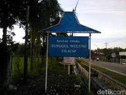 Warga: Pesawat Jatuh di Bandara Cilacap Menabrak Pesawat Lainnya