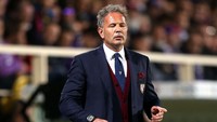 Sinisa Mihajlovic. Mantan pelatih Torino (usai dipecat bulan Januari lalu) ini konon sudah menjadi langganan penjahit top Gianni Marigliano selama bertahun-tahun. Mihajlovic pun tampak tak sungkan bereksprimen dengan busana. (Foto: Gabriele Maltinti/Getty Images)