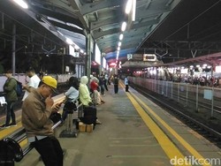 Stasiun Tn Abang Sempat Penuh Sesak Saat Gangguan KRL, Kini Normal