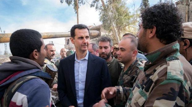 Syrian President Bashar al-Assad meets with Syrian army soldiers in eastern Ghouta, Syria, March 18, 2018. SANA/Handout via REUTERS ATTENTION EDITORS - THIS IMAGE HAS BEEN SUPPLIED BY A THIRD PARTY. REUTERS IS UNABLE TO INDEPENDENTLY VERIFY THIS IMAGE.