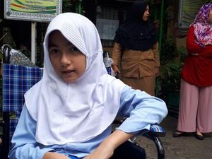 Gadis Cilik Tanpa Kaki Ini Berharap Dapat Kursi Roda dari Jokowi