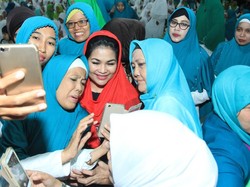 Pesona Puti Guntur Jadi Magnet Ibu-Ibu Pengajian