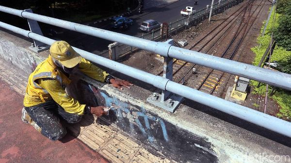 Jelang Asian Games Jembatan Slipi Dipercantik