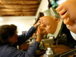 Nasib Rumah Bordil Boneka Seks Akan Diputuskan Dewan Kota Paris