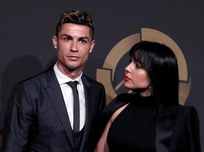 Perempuan-Perempuan Cantik di Sekitar Ronaldo