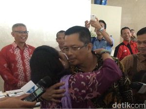 Mesra! Mahyudin dan Titiek Soeharto Cipika-cipiki di DPR