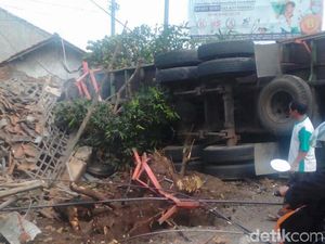 Penampakan Usai Truk Rem Blong Hajar Motor dan Mobil di Brebes