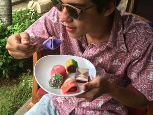 Gaya Makan Maxime Bouttier hingga Nafa Urbach yang Tetap Cantik