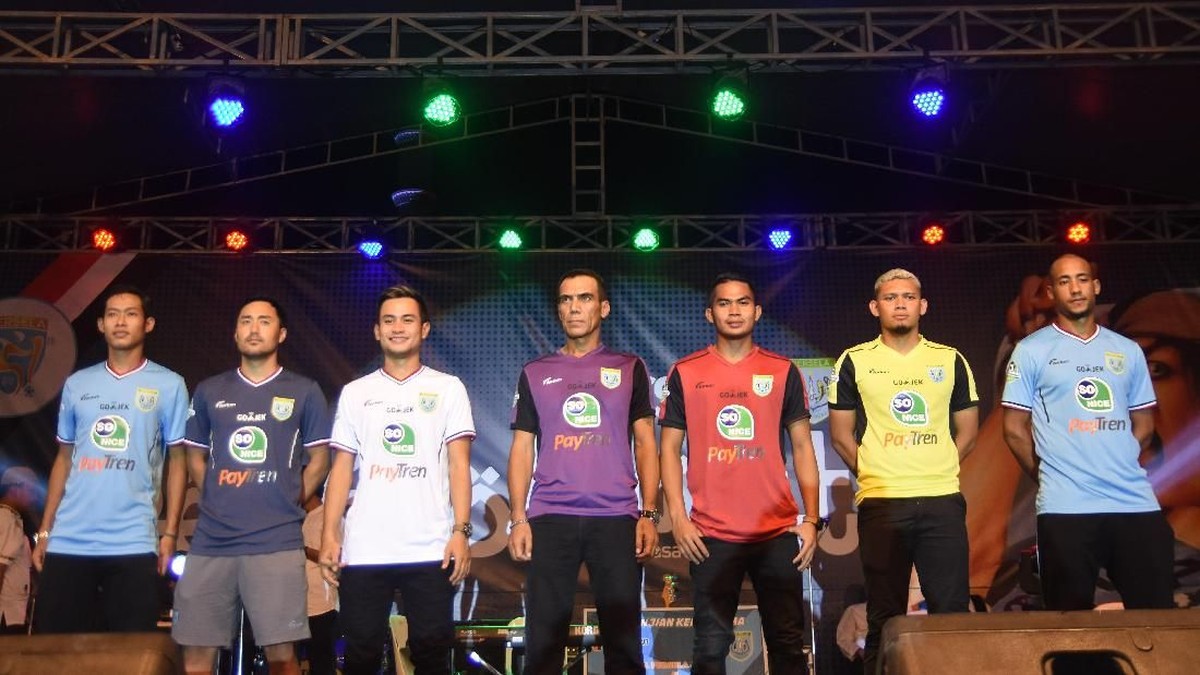 Persela Lamongan launching tim dan jersey untuk Liga 1 2018 (M Risyal Hidayat/ANTARA FOTO)