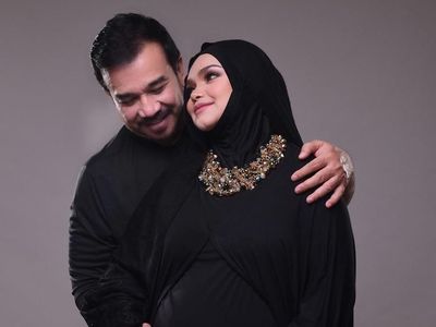 Gaya Hijab Siti Nurhaliza Saat Hamil Muda hingga Melahirkan